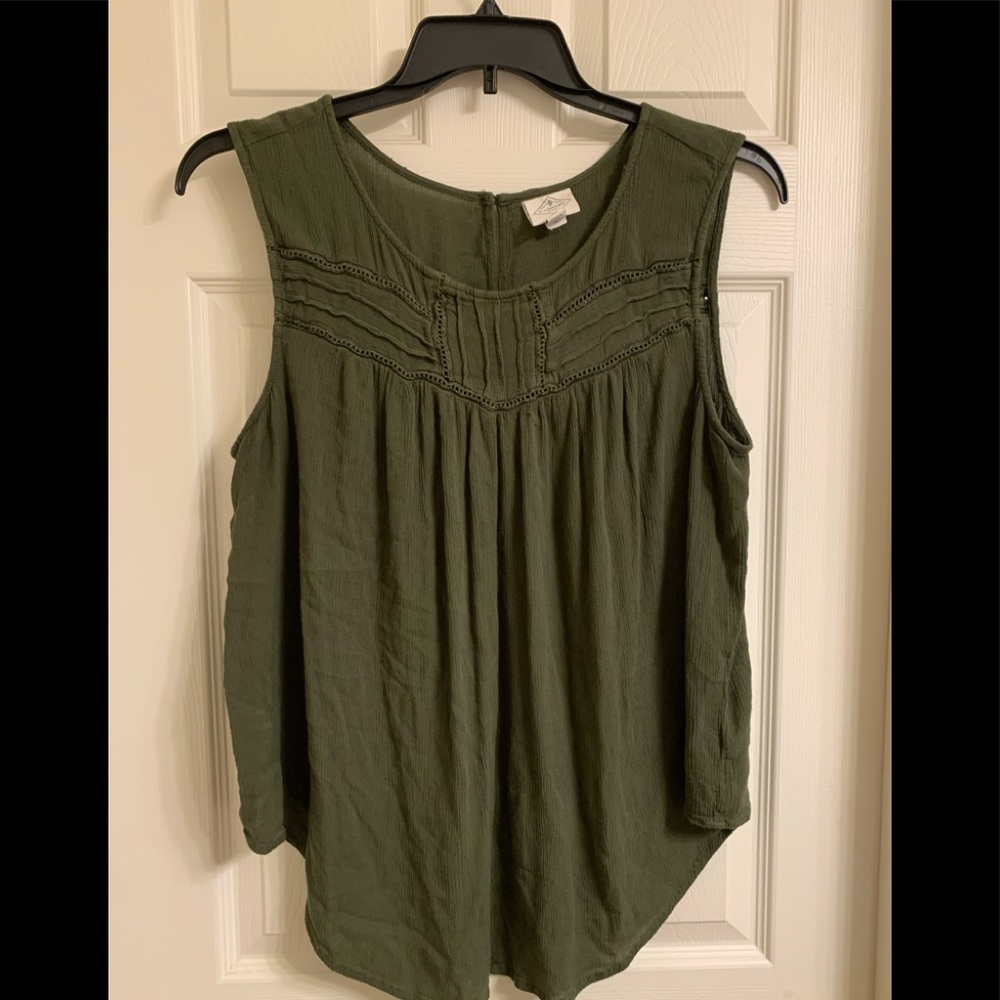 Saint John’s bay sleeveless top 100% rayon